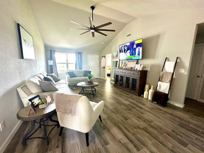 Photo - 704 NW 67th Ave