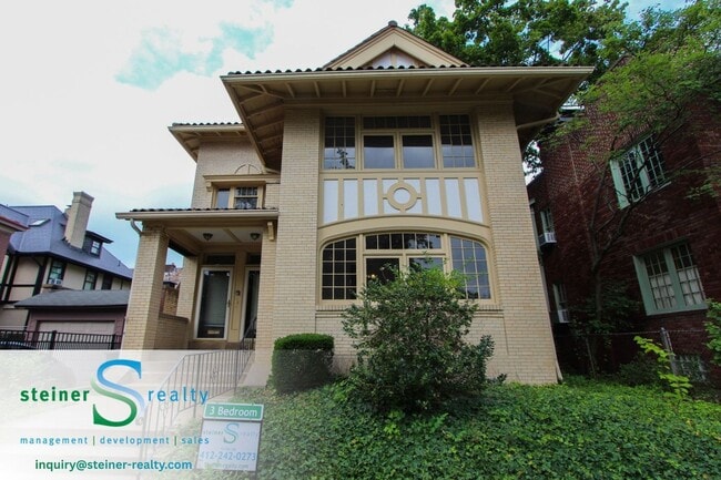 Building Photo - St. James Unit 526