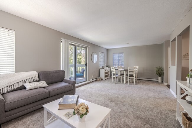 Photo - Royal Oaks Apartments