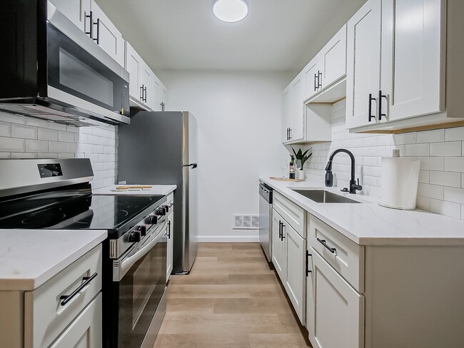 Building Photo - All New Luxury Living In Plymouth Unit 204