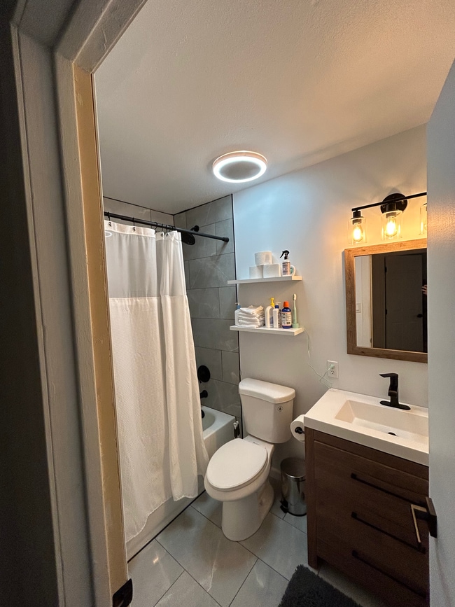 Building Photo - 3030 S Dromedary Dr