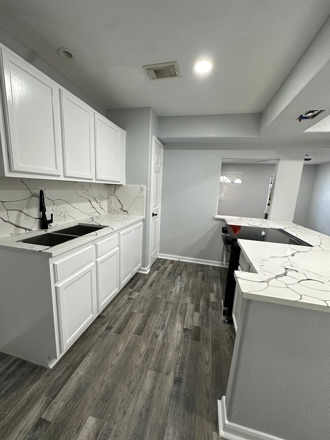 Photo - 6434 Tadlock Ln Unidad Apt A