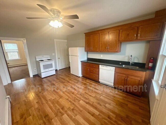 Building Photo - 70 Bouvier Ave Unit 2L