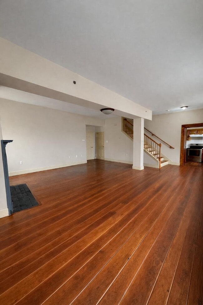 Building Photo - 26B W. Old Street - #F