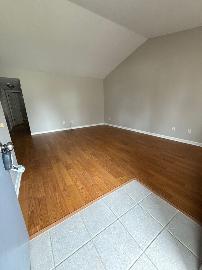 Photo - Nice duplex in a convenient location