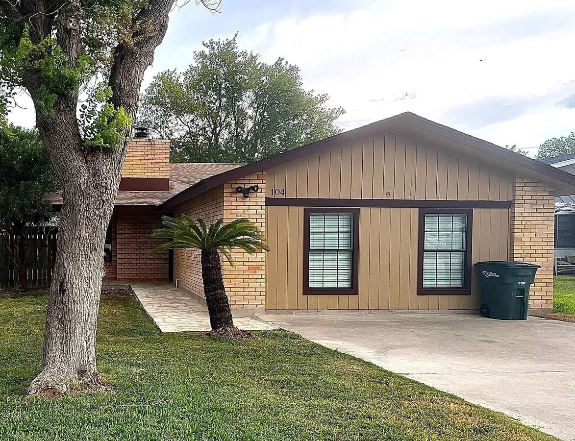 Photo - 104 Garden Crest Cir