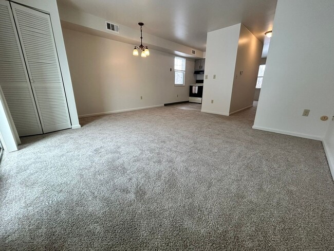 Photo - Beautiful 3 BR Townhome in Lovely North Hills Location! CALL TODAY ! Unit 407