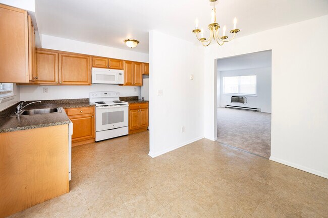 Kitchen and Eating Area - 4.5 Room, 2 Bed, 1 Bath