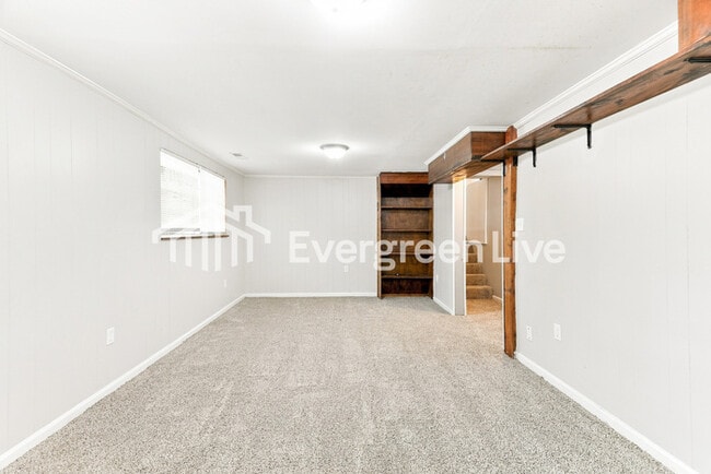 1737 Molly Dr