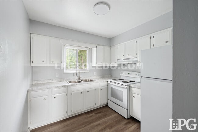 Building Photo - 3330 Arlington Ave Unit 6 Rental