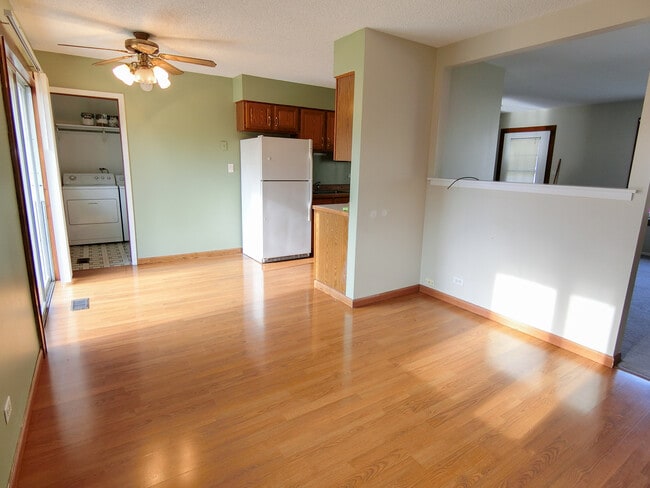 Photo - 517 Hingham Ln