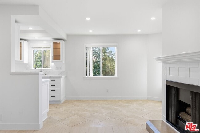 Photo - 13025 Moorpark St Unidad 208