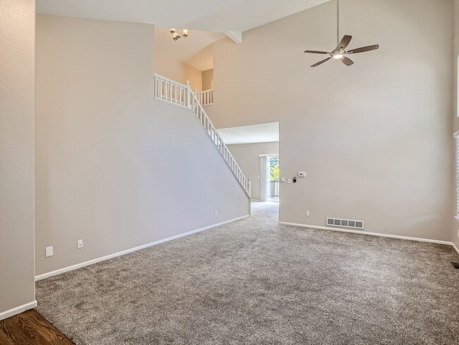 Photo - Evolve Real Estate: Meticulous Executive 4 Bedroom Plus Finished Basement Available August 5!