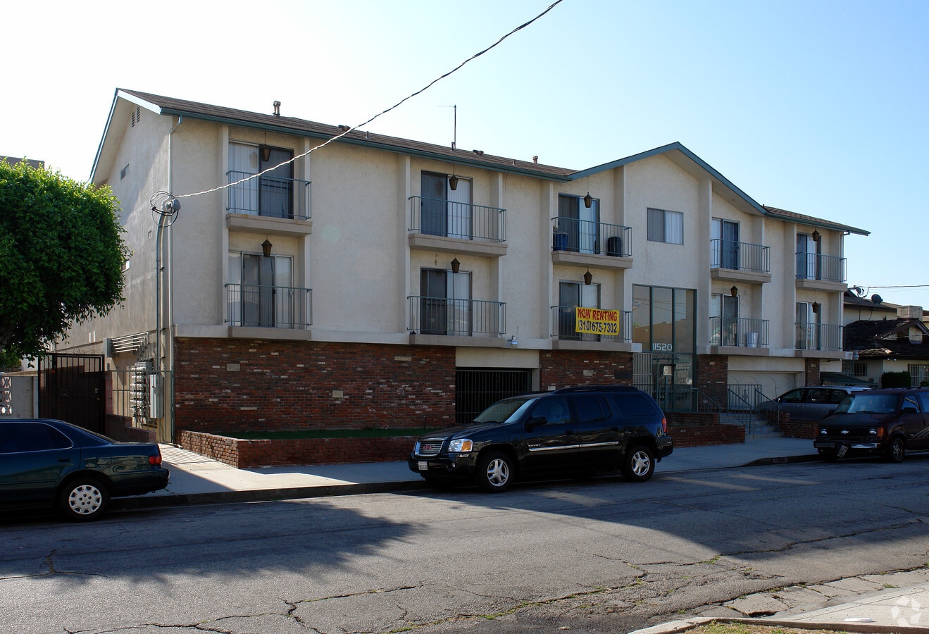 11520 Menlo Ave - 11520 Menlo Ave