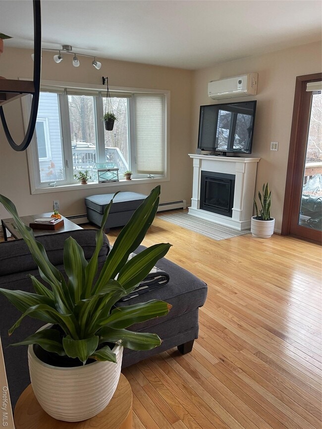 Photo - 48 Angela Ct