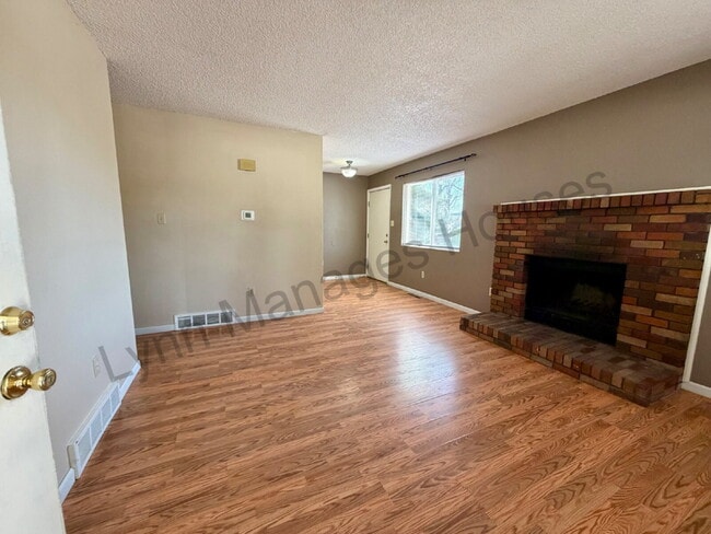 Photo - One Bedroom - Awesome Location!
