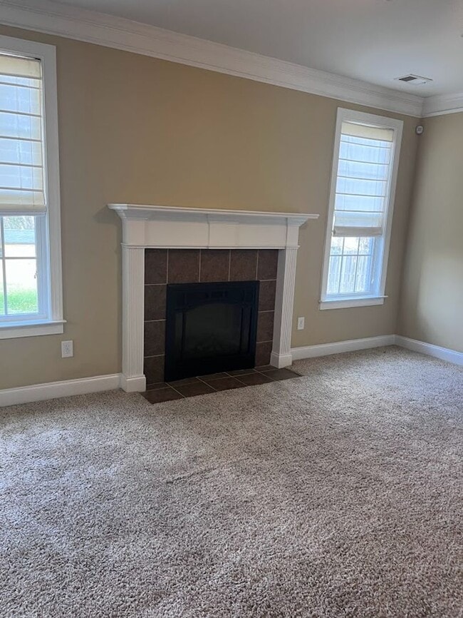 415 Fernhurst Ln