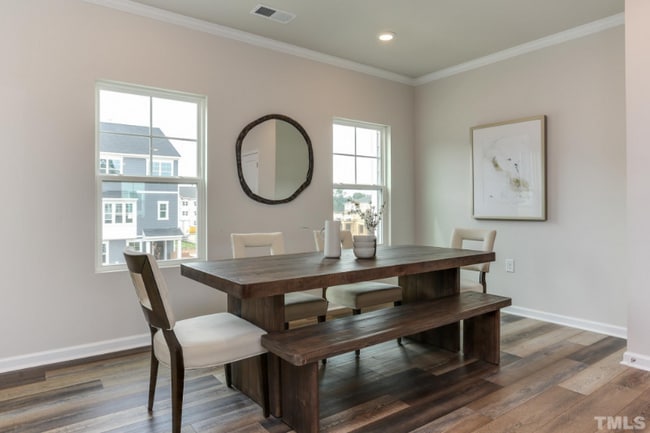 Photo - 808 Basswood Gln Trl