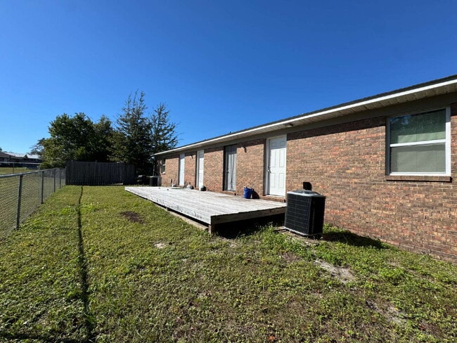 Building Photo - Quite peaceful 2 Bed, 1 Bath Duplex in Pan... Unit D
