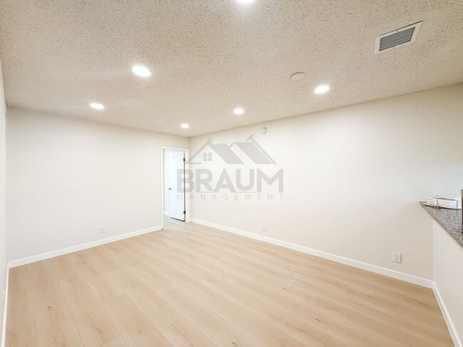 4638 Tilden Ave Unit 7