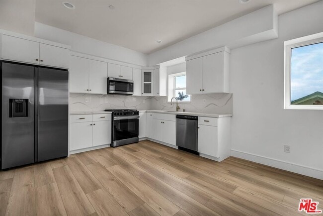 Photo - 4701 Saturn St