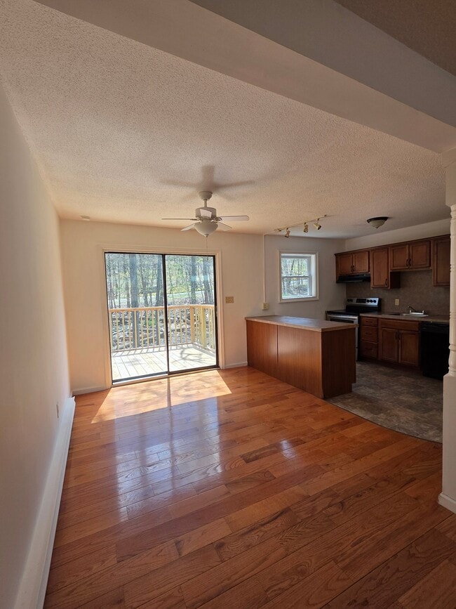 Photo - 362 Somerset Dr