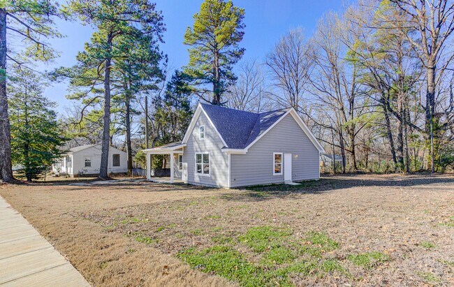 Photo - 2927 Beechmont St