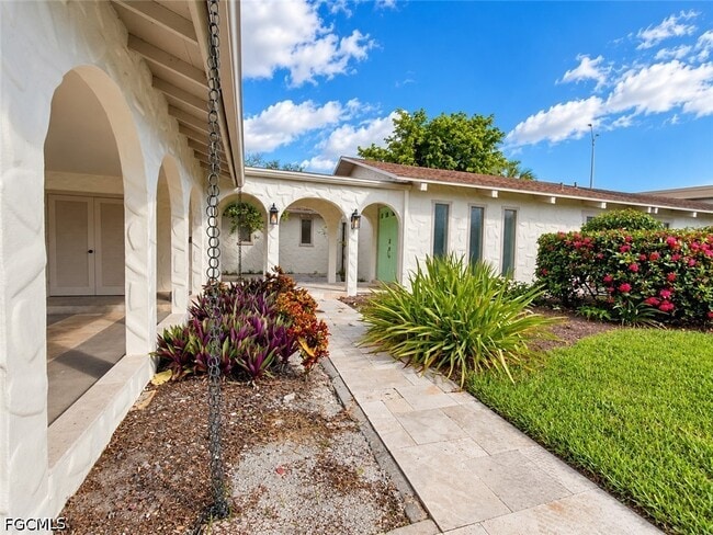4272 Island Cir