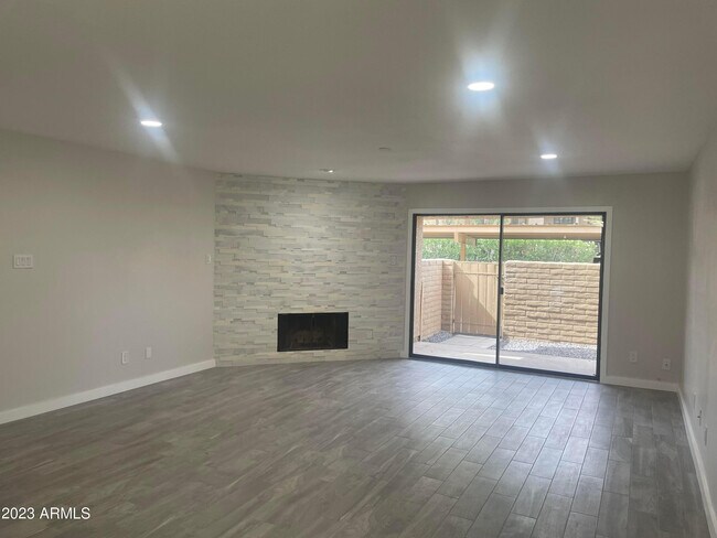 Photo - 7950 E Starlight Way Unidad 143