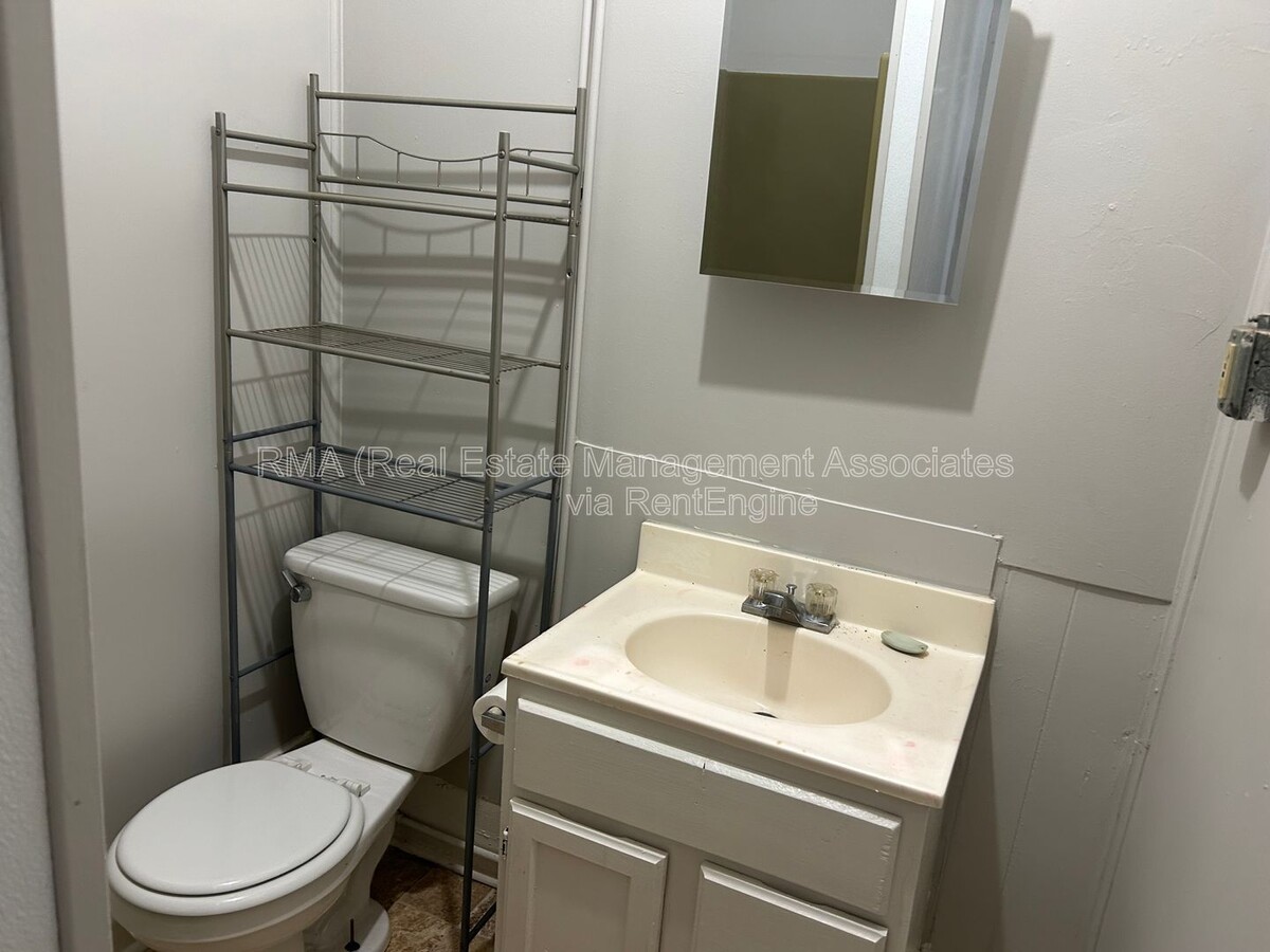 Photo - 738 W Poplar St Unit 4