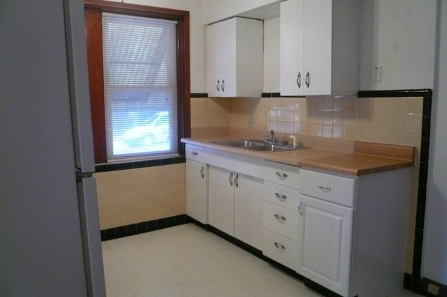 Photo - 5747 Devonshire Ave