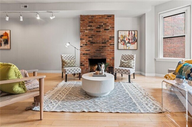 Photo - 321 Randolph St