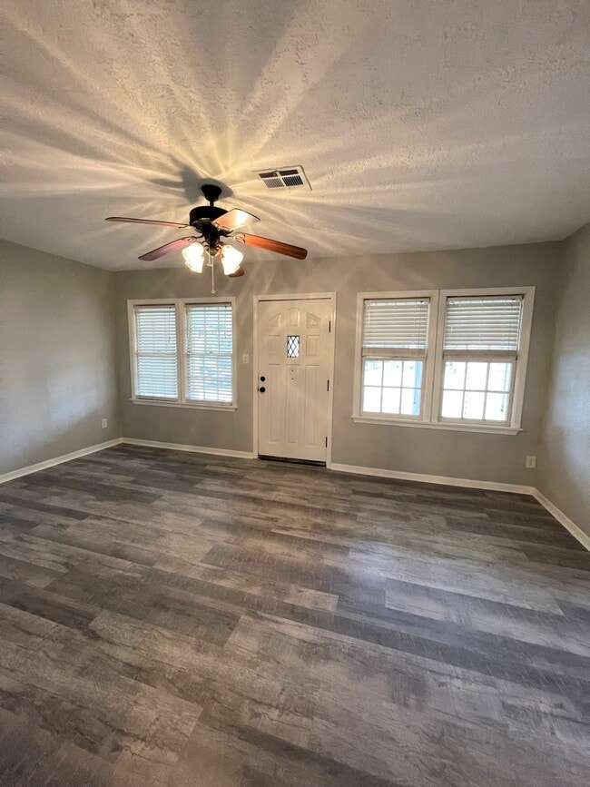 Photo - 1108 NW Maple Ave