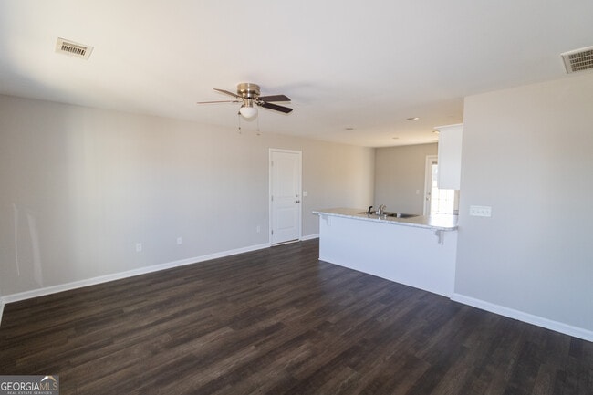 Photo - 218 Evans Ter