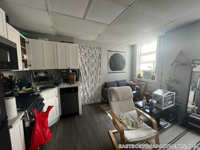 Photo - 273 Maverick St Unit 3