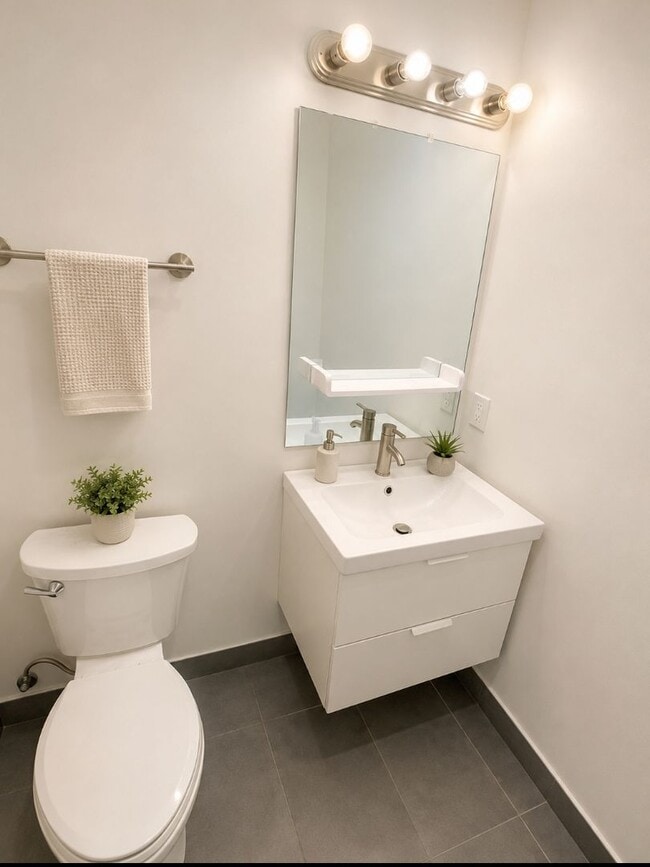 Photo - 725 N 39th St Unit 2