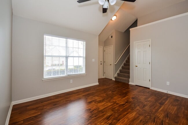 Photo - 444 Gresham Dr