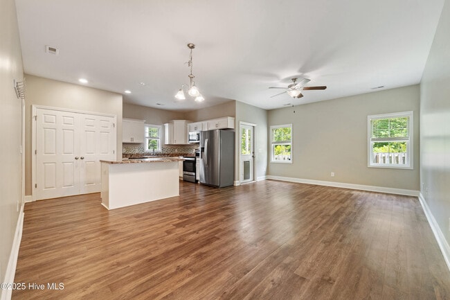 Photo - 428 Ridgeway Dr