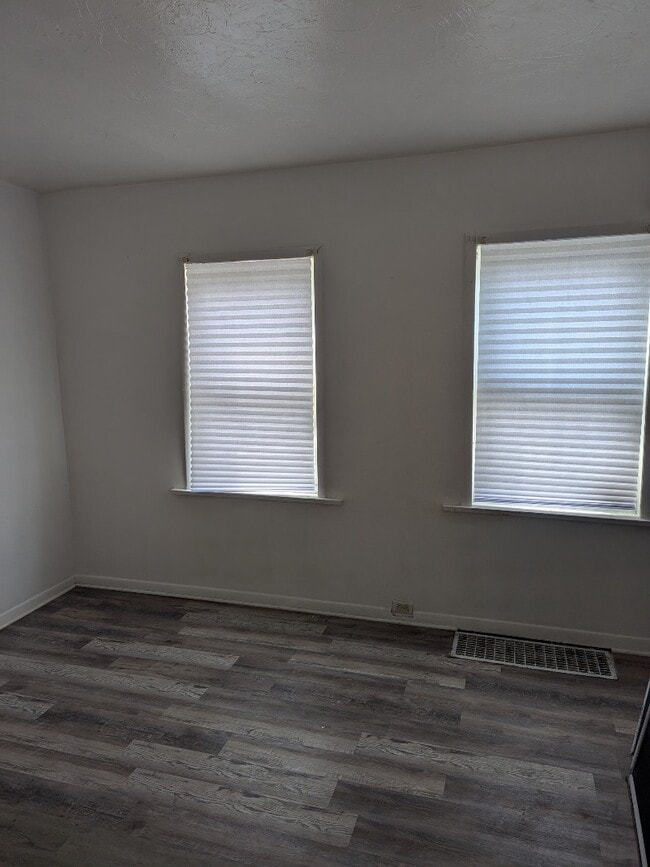 Building Photo - 3063 W 48th St Rental