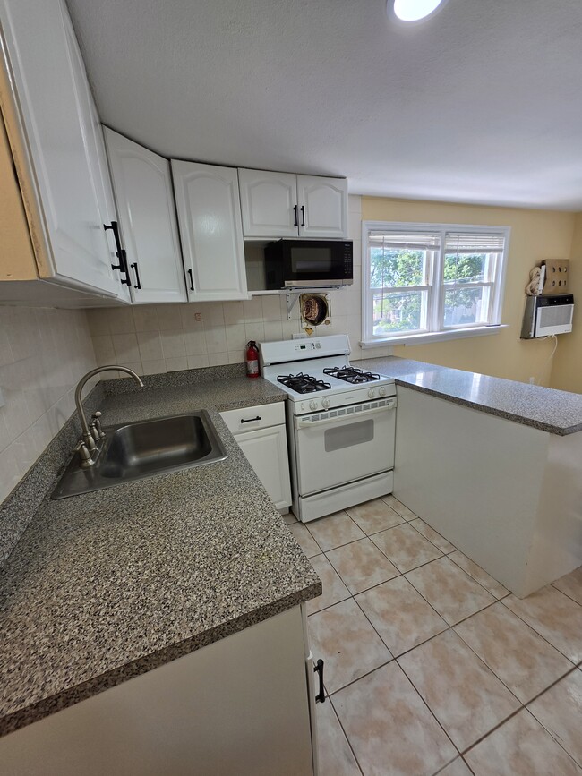 Photo - 889 First Ave Unit 2nd Floor 2 Bedroom Apartment