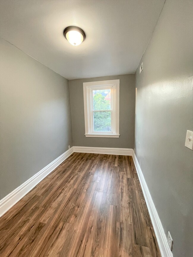 Photo - 107 Parkhurst St Unit 2