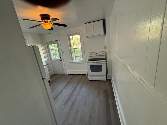 Photo - 565 E Market St