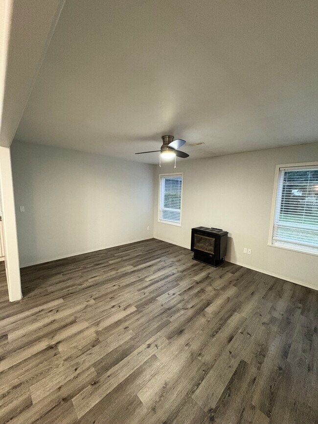 Photo - 9687 Windsor St