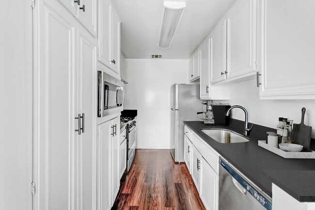 Photo - Centinela Apartments