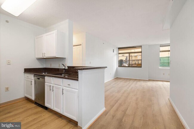 Photo - 7111 Woodmont Ave Unit 217