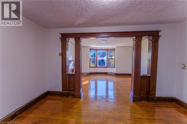 Photo - 1369 Main St E Unit 2