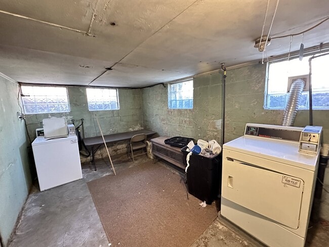 Building Photo - 201 Elm St Unit 15A