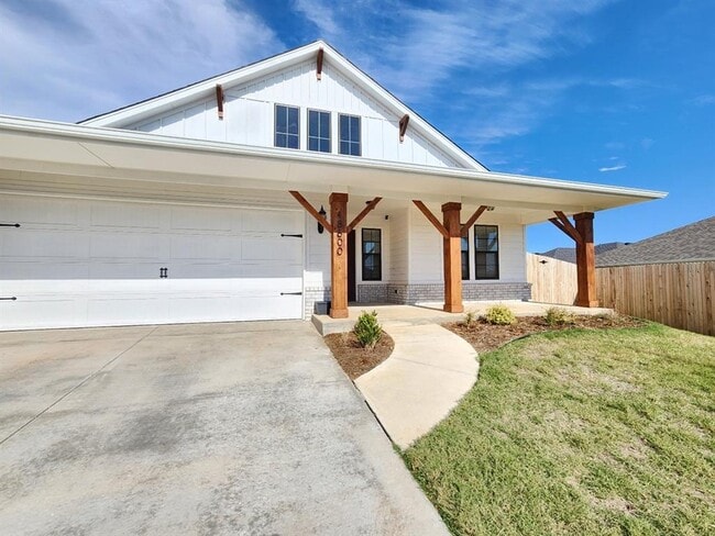 Photo - 18600 Luna Dr