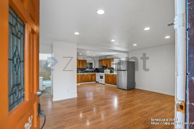 Photo - 909 N Estates Dr