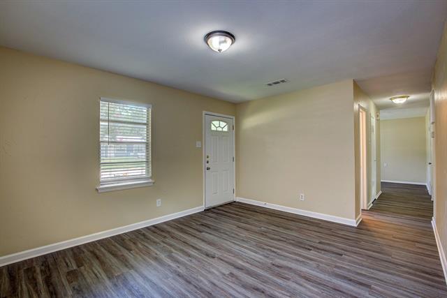 Photo - 820 Collin Dr
